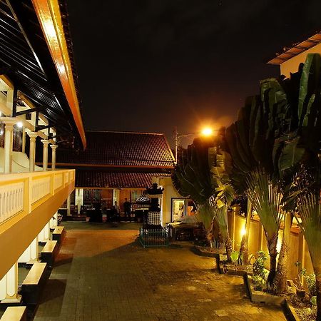 Mataram Hotel Extérieur photo